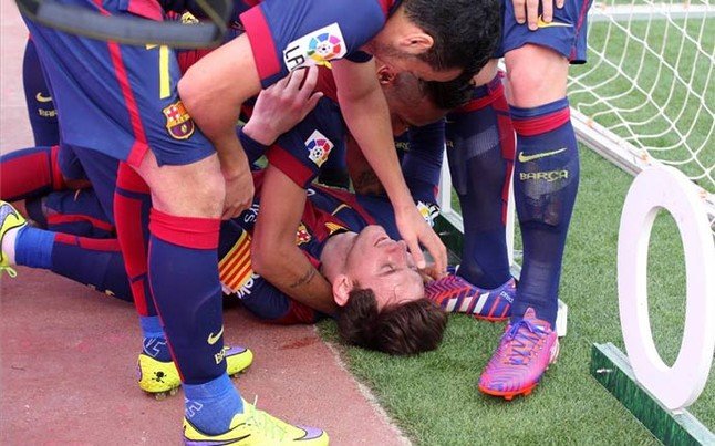 Messi acabó rendido tras la portería después de su gol