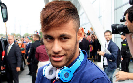 Neymar, na chegada à Polônia.