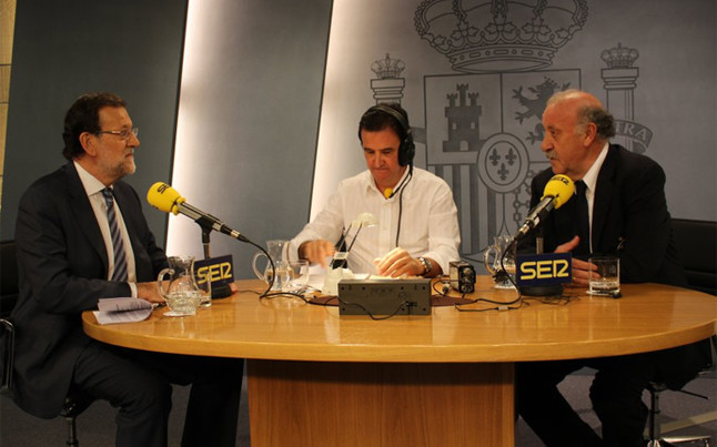 mariano-rajoy-vicente-del-bosque-durante-momento-entrevista-1447230401920.jpg