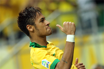 Neymar marca otro golazo de falta directa
