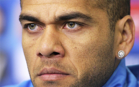 Alves será otra baja sensible ante Granada y Ajax