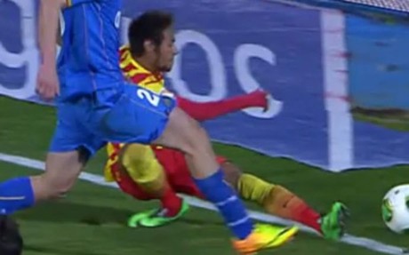Neymar se torció el tobillo por completo