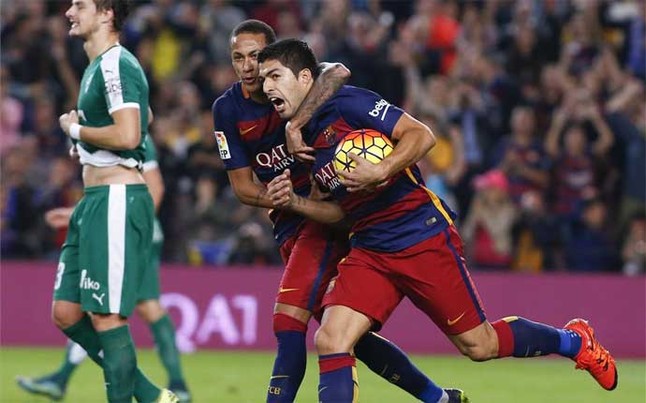 Los goles de Suárez y la magia de Neymar liquidan al Eibar