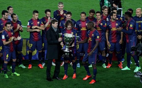 La plantilla del Barça celebra la conquista de la Liga 2012-13 en el Camp Nou