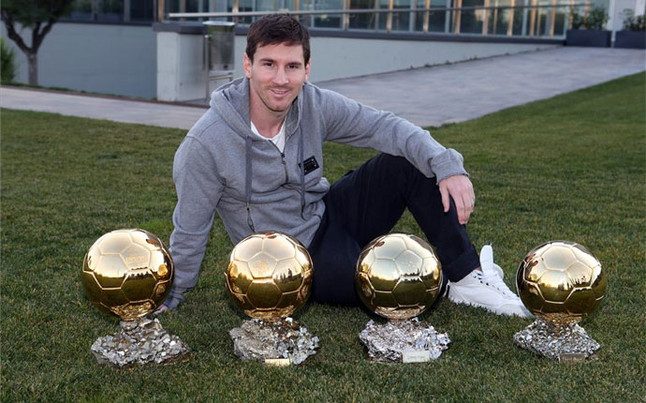 Leo Messi, en La Masia con sus cuatro Balones de Oro