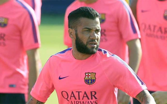 dani-alves-sera-uno-los-jugadores-que-pasaran-miercoles-revision-medica-1407241376191.jpg