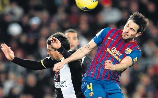 Cesc Fábregas se ha adaptado como un guante al juego del Barça | Foto: PACO LARGO