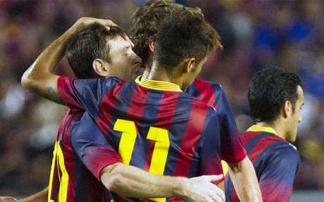 Neymar, Messi felicitado após a sua meta