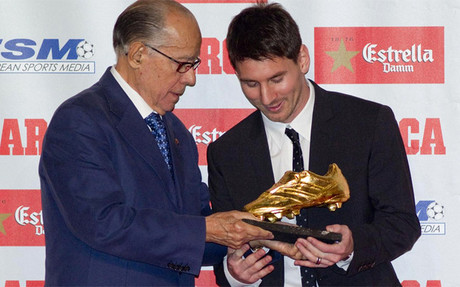 Messi recibió la Bota de Oro de manos de Luis Suárez