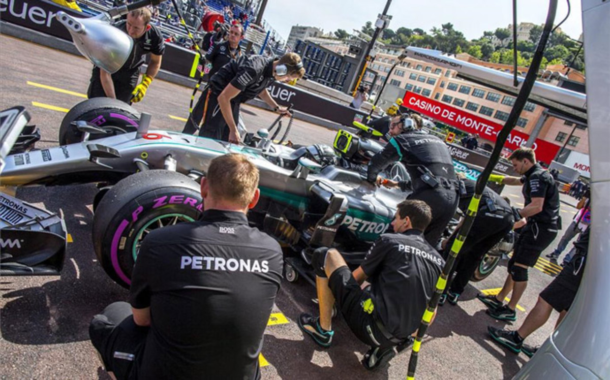 Rosberg: "Podemos tener más potencia, pero seis décimas es mucho"