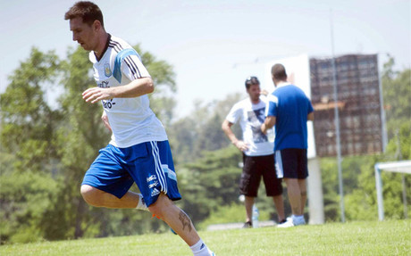 Leo Messi, ayer, durante la sesión de recuperación de camppo, en las instalaciones de la AFA.