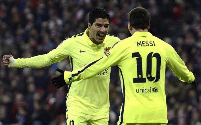 Luis Suárez y Leo Messi celebran el 0-2 del uruguayo en San Mamés