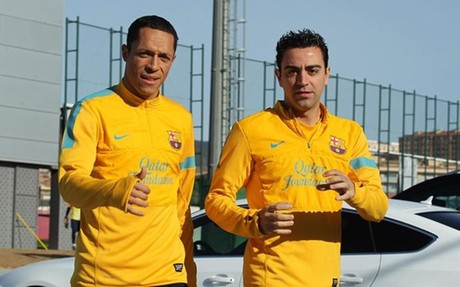 Adriano y Xavi siguen trabajando para estar a punto frente al Milan
