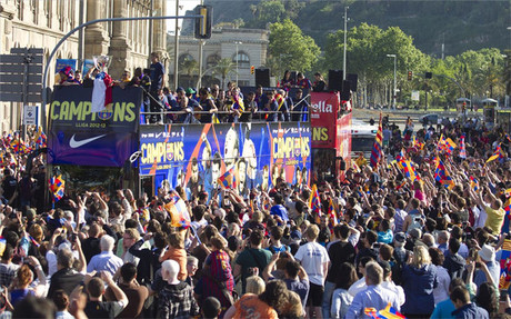 La rúa del Barça congregó a medio millón de aficionados