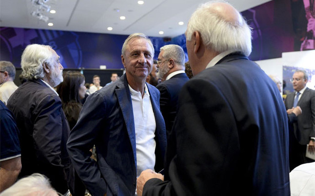 De Cruyff a Villar, nadie quiso perderse el homenaje a Xavi