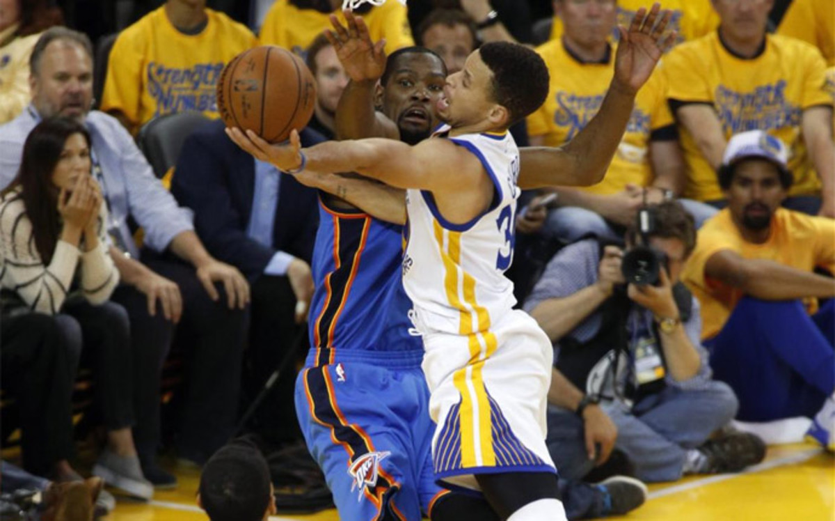 'Recadito' de Durant a Curry: "Es un gran jugador, pero no defiende a otros bases"