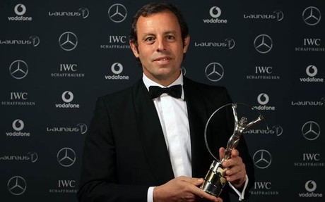 Rosell recibió el premio al mejor equipo representando al Barça