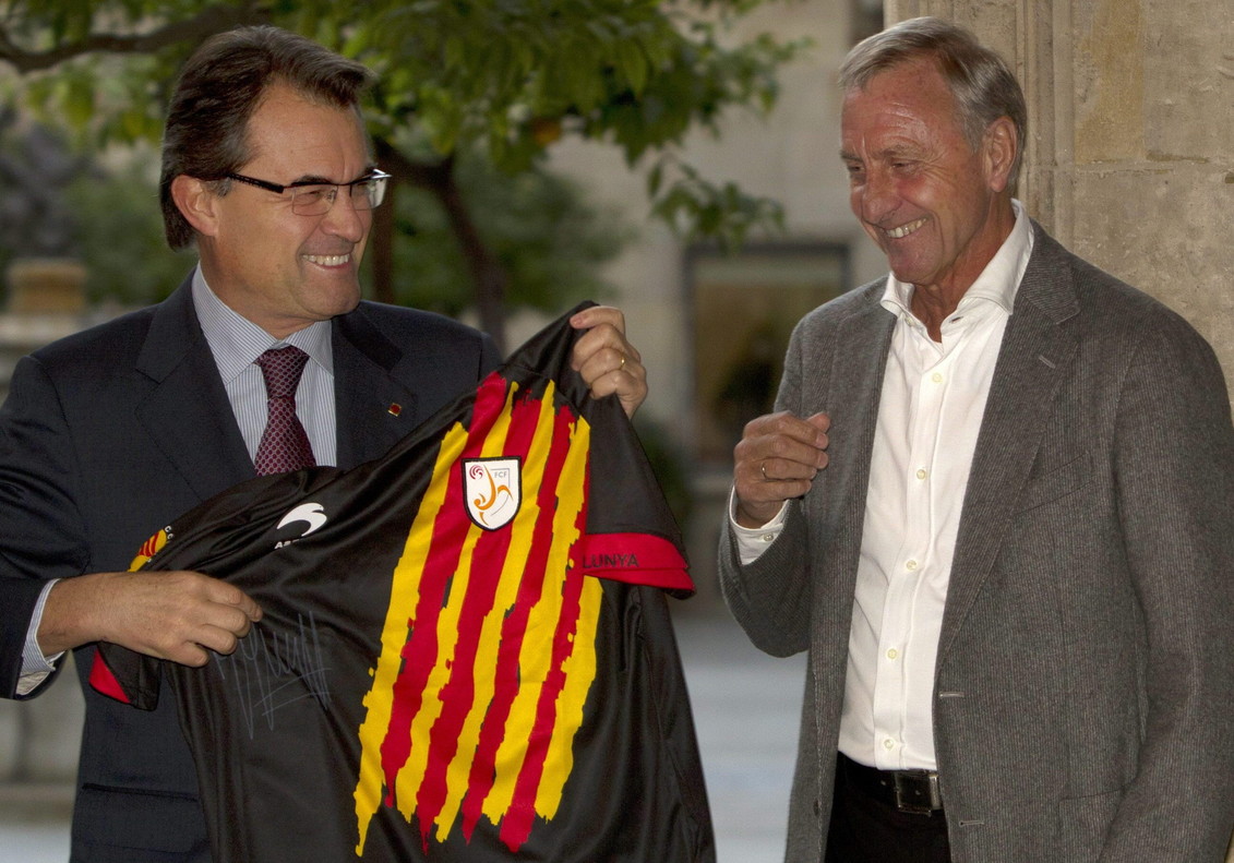 trayectoria-johan-cruyff-como-jugador-entrenador-del-barcelona-