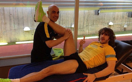 Puyol en su recuperación con Juanjo, recuperador del FC Barcelona