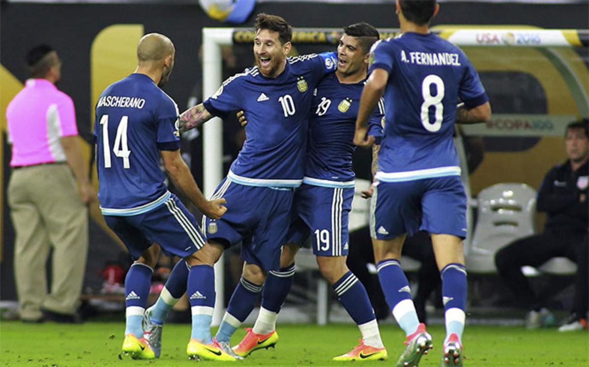 Argentina golea a Estados Unidos y se mete en la final con un Messi de récord