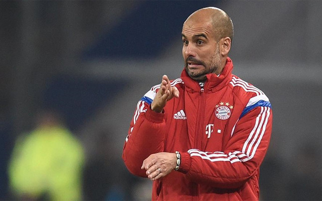 Pep Guardiola dirigint una trobada amb el Bayern de Munic