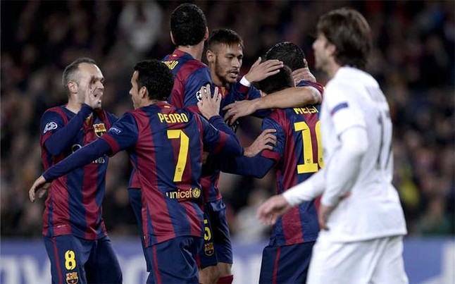 Messi y Neymar remontaron el 0-1 inicial antes del descanso