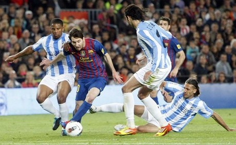 Messi, entre Eliseu, Pereira, Sergio Sánchez y Martín Demichelis en el Málaga-Barça de la pasada temporada