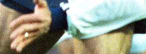 Sergi supera a Guti durante el derbi del trece de octubre de 1999, que termin con empate a dos y la expulsin de Kluivert
