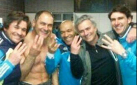 Rui Faria, Silvino Louro, Mourinho y Karanka, en los vestuarios del Camp Nou