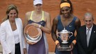Serana Williams y Maria Sharapova, con sus trofeos