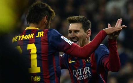 Messi y Neymar celebran uno de los goles de Messi