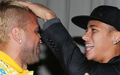 Alves y Neymar bromearon antes de la final