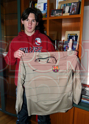 16.Leo Messi 2003-2004