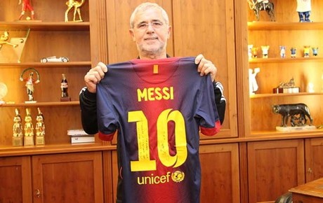 Müller, con la camiseta dedicada de Leo Messi