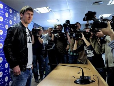 Leo Messi antes de empezar la rueda de prensa