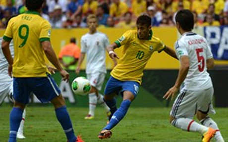 Neymar, en el momento de 'ejecutar' su gol frente a Japn