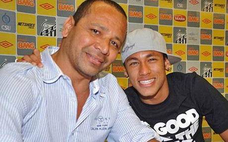 Neymar, ao lado de seu pai uma imagem de arquivo em