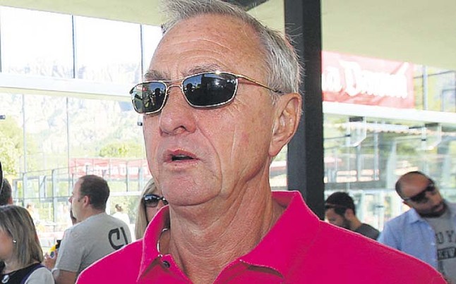 Cruyff respondió a Rosell