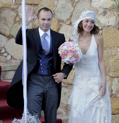 Andrés Iniesta y su mujer Anna Ortiz, en día de su boda