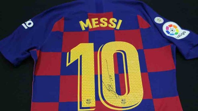 Pagan 1.400 euros por una camiseta firmada por Messi