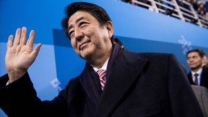 https://estaticos.sport.es/resources/jpg/0/1/shinzo-abe-primer-ministro-japon-1590420742710.jpg