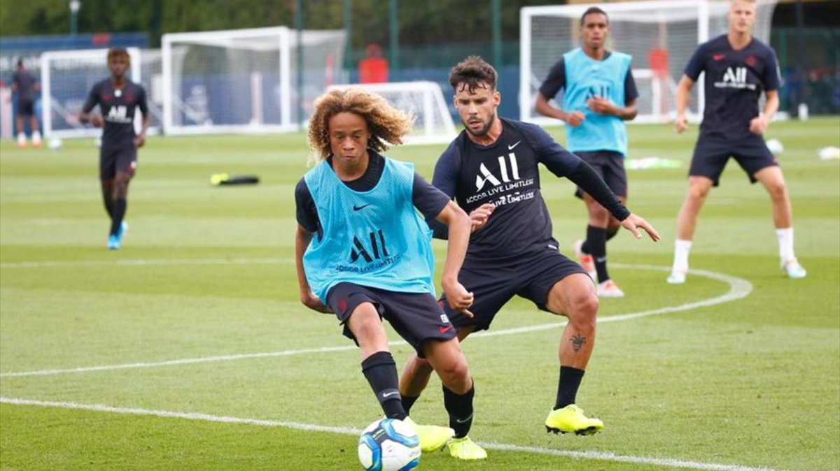 Xavi Simons trains with PSG first team for the first time