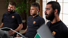Piqu, Neymar y Turan durante la estancia en Japn para la presentacin del acuerdo Bara-Rakuten