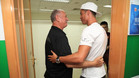 Cristiano Ronaldo con el entrenador del Guangzhou Evergrande, Luiz Felipe Scolari