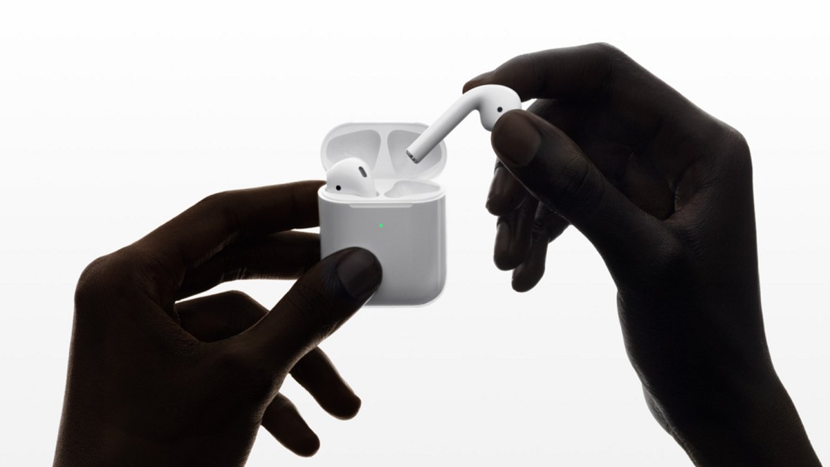 Apple анонсирует новые AirPods с беспроводной зарядкой 42