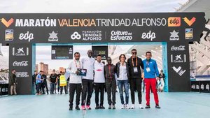 https://estaticos.sport.es/resources/jpg/5/4/presentacion-eite-maraton-valencia-trinidad-alfonso-edp-2019-1575038302745.jpg