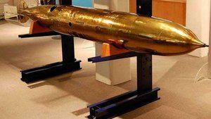 Unos delfines del Ejército de Estados Unidos encuentran un torpedo del siglo XIX