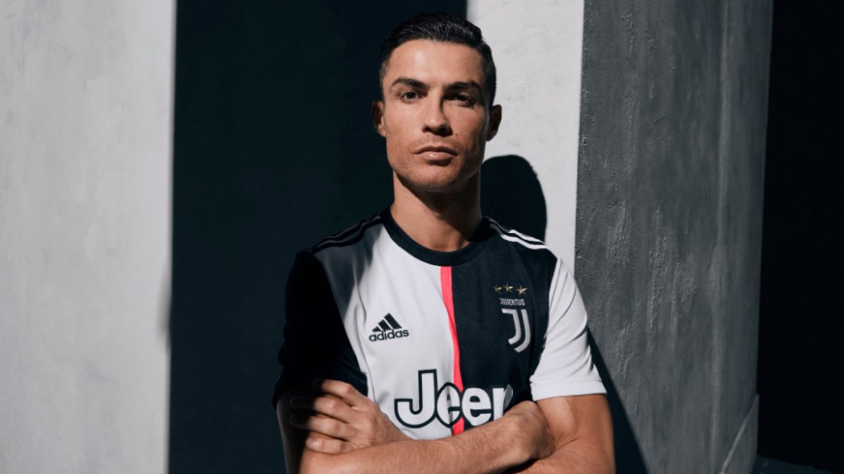 Cristiano Ronaldo presenta la nueva camiseta de la Juventus