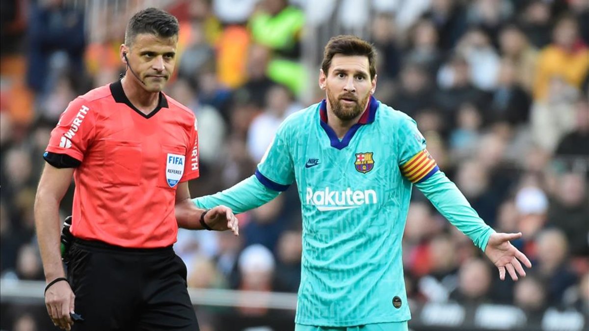 Gil Manzano will referee Barcelona vs Sevilla