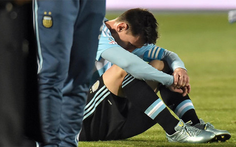 Leo Messi, imagen de la desolación tras el partido